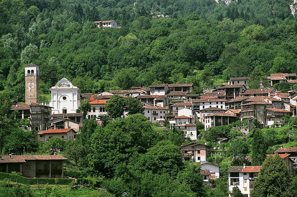 Affittacamere Nonna Leni Frisanco Buitenkant foto